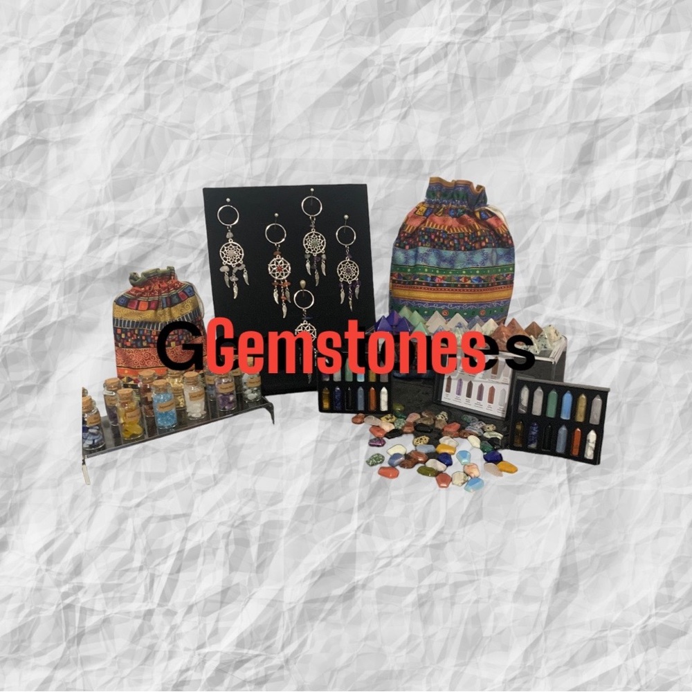 Gemstones, pyramids, coffin stones, dream catchers, colored mini purses